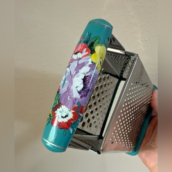 Pioneer woman Vintage style floral handle metal standing cheese grater - Picture 4 of 6